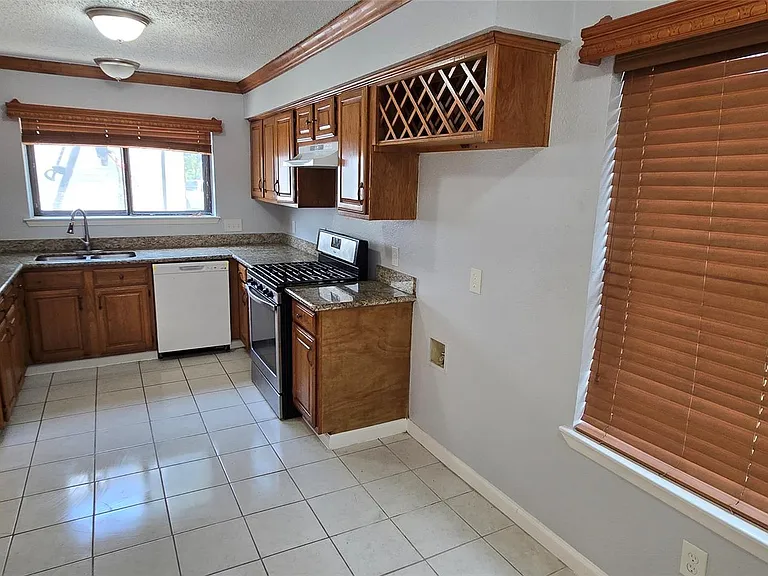 6311 Dawnridge Dr — Photo 8