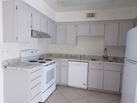 2nd image of 1442 S Sunflower Cir