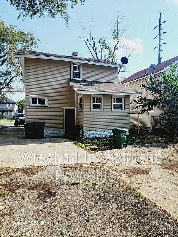 3 bed, 1.0 bath, 1224 sqft, $1,395 — Photo 2