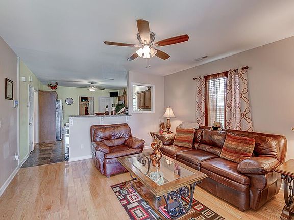 3rd image of 2622 Cannon Ave