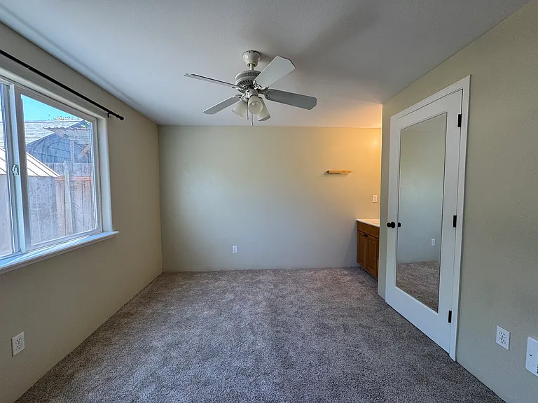 835 SW 10th St — Photo 16