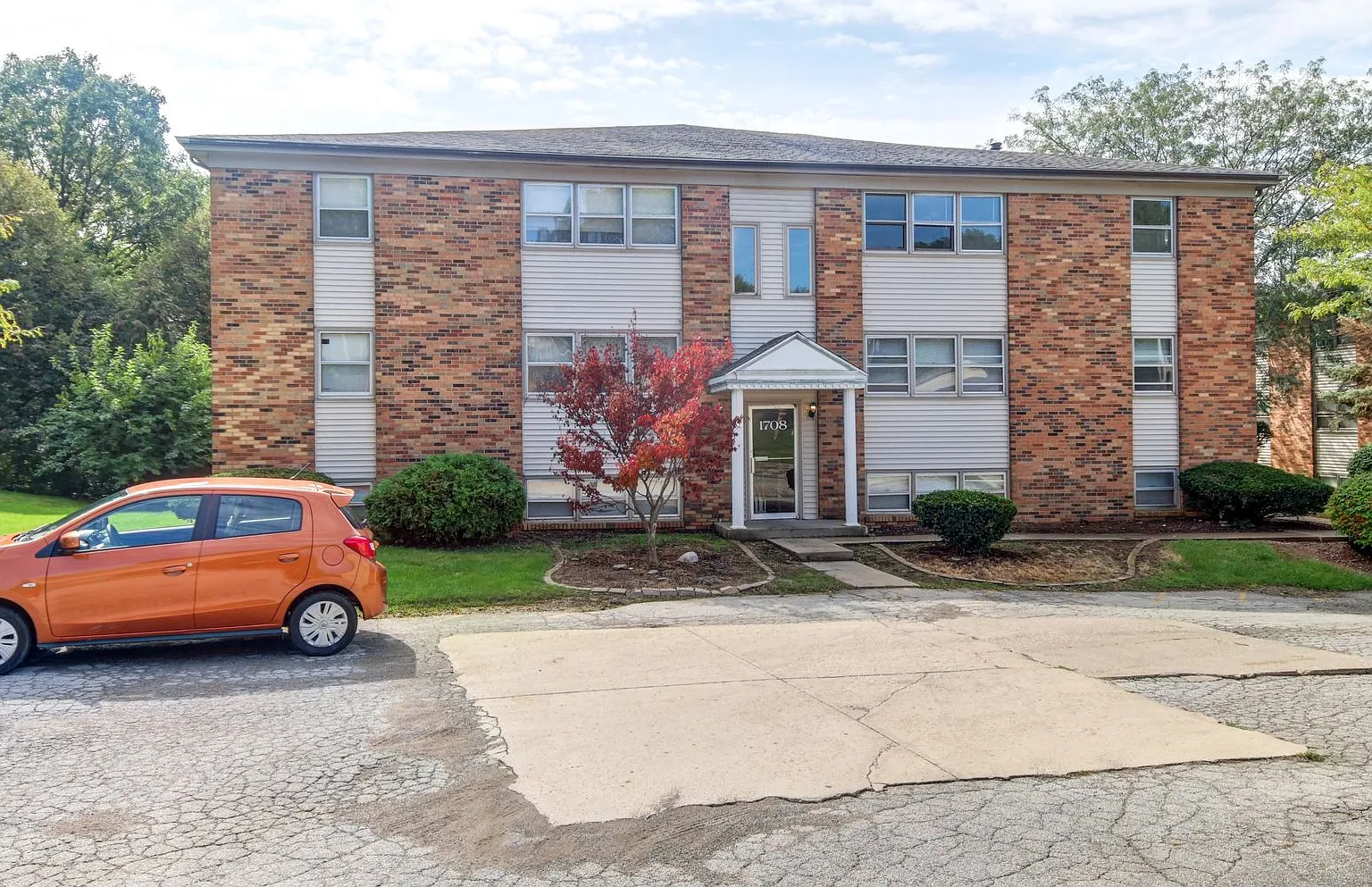 Highland Hills Apartments — Photo 2