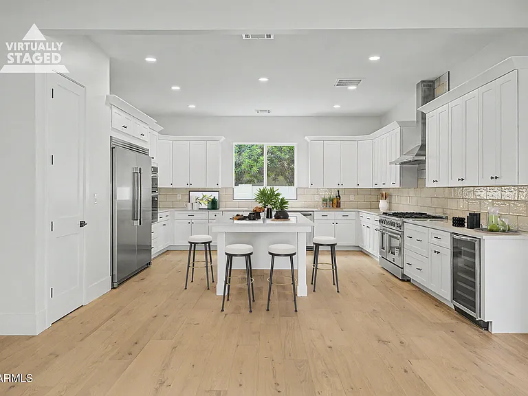3229 E Roma Ave — Photo 14