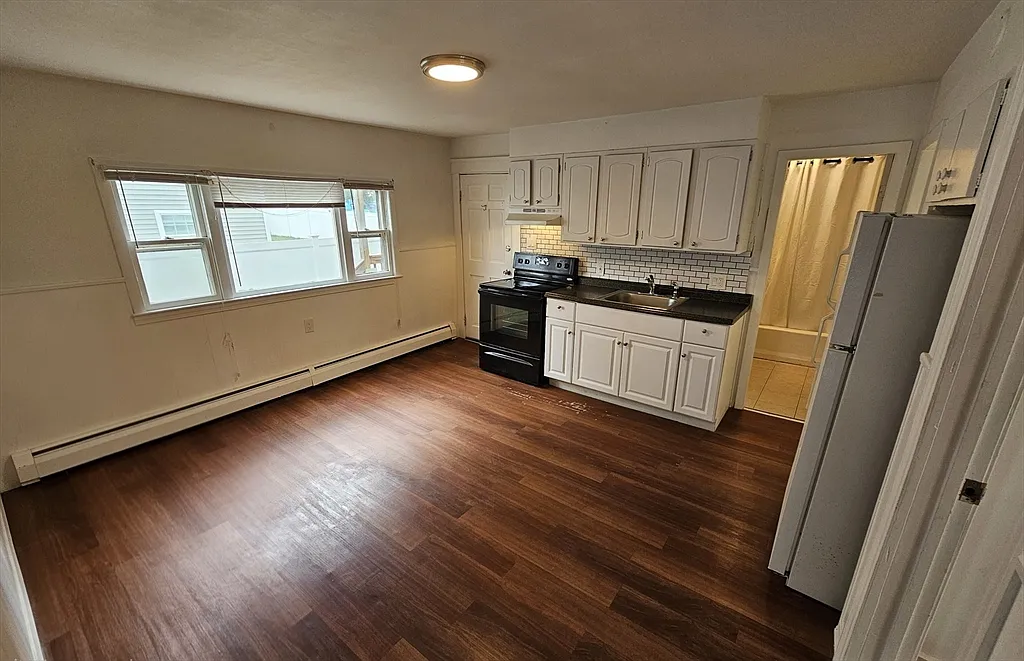 2 bed, 1.0 bath, 992 sqft, $1,950 — Photo 2