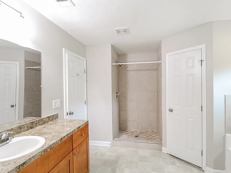 160 Avery Dr — Photo 11
