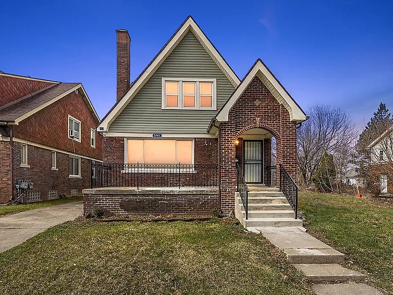 5741 Lakewood St — Photo 2