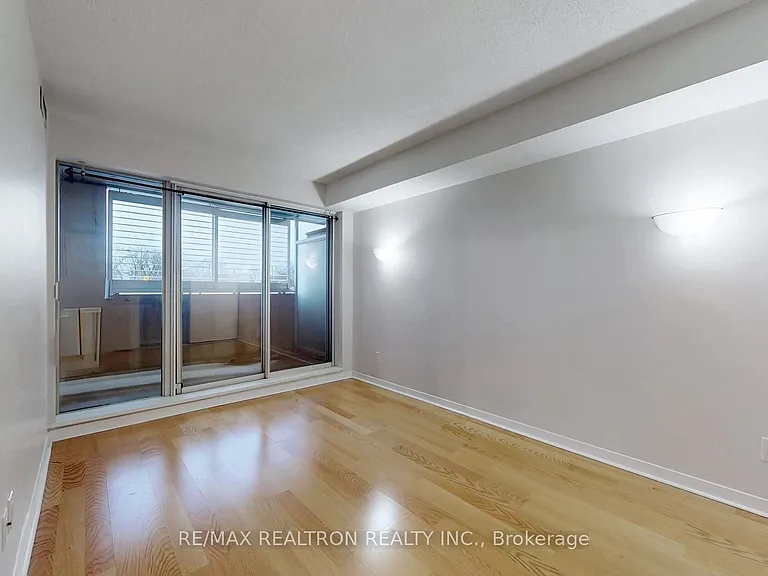1050 The Queensway #217 — Photo 25