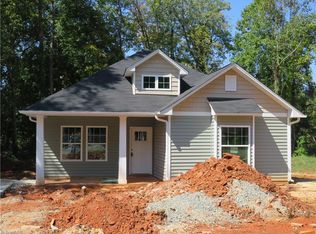 213 James St, Lexington, NC 27295