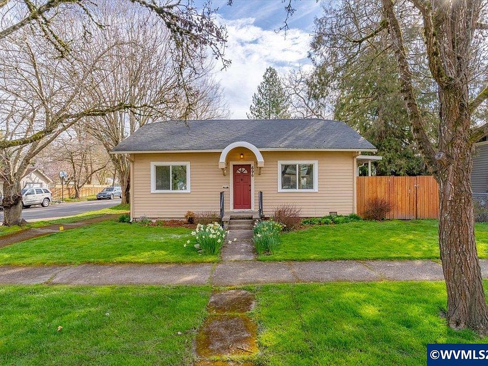 1st image of 696 Breys Ave NE