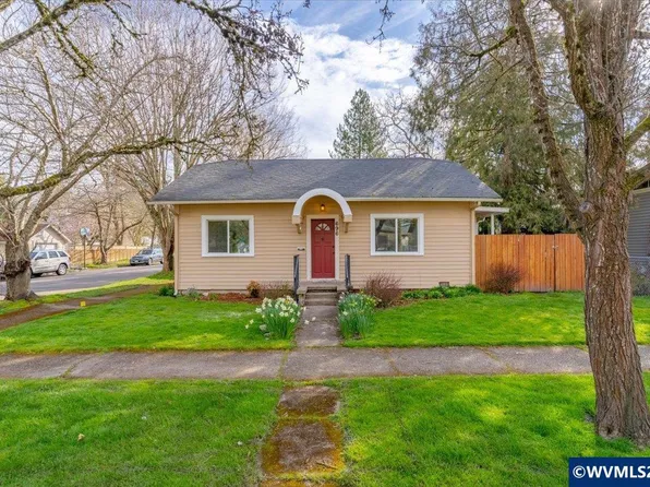 696 Breys Ave NE, Salem, OR 97301