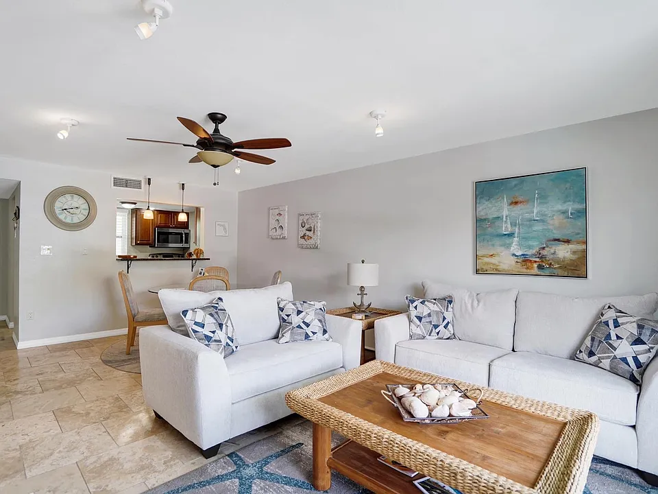 464 N Paula Dr #211