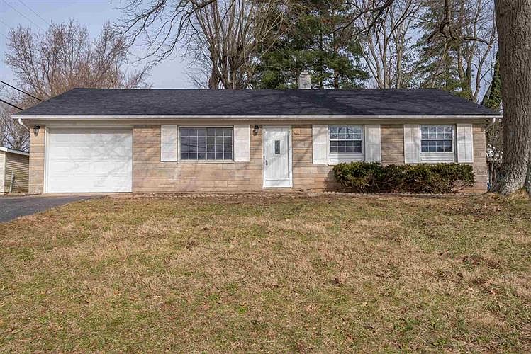 1st image of 810 W Briarcliff Dr