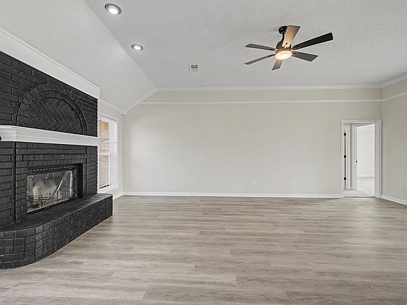 5th image of 8208 Clinton Way Cv