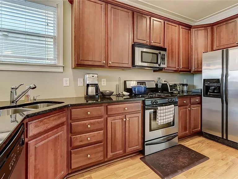 345 Chastain St SE — Photo 10