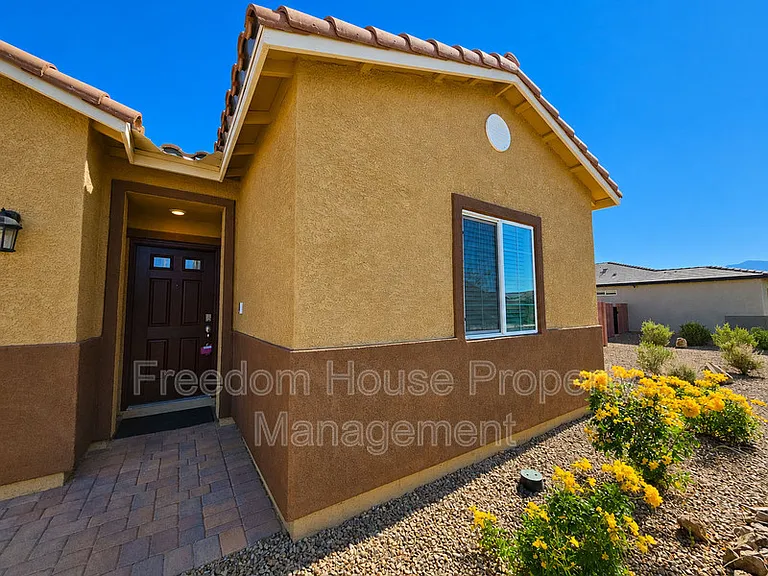 56 Pioneer Range Ave — Photo 6