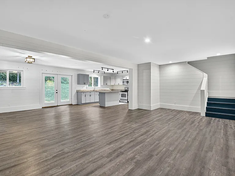 380 Hardscrabble Rd — Photo 4