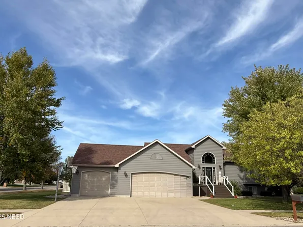 1605 13th Ave NE, Watertown, SD 57201