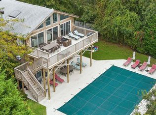 12 Hillover Rd E, Hampton Bays, NY 11946