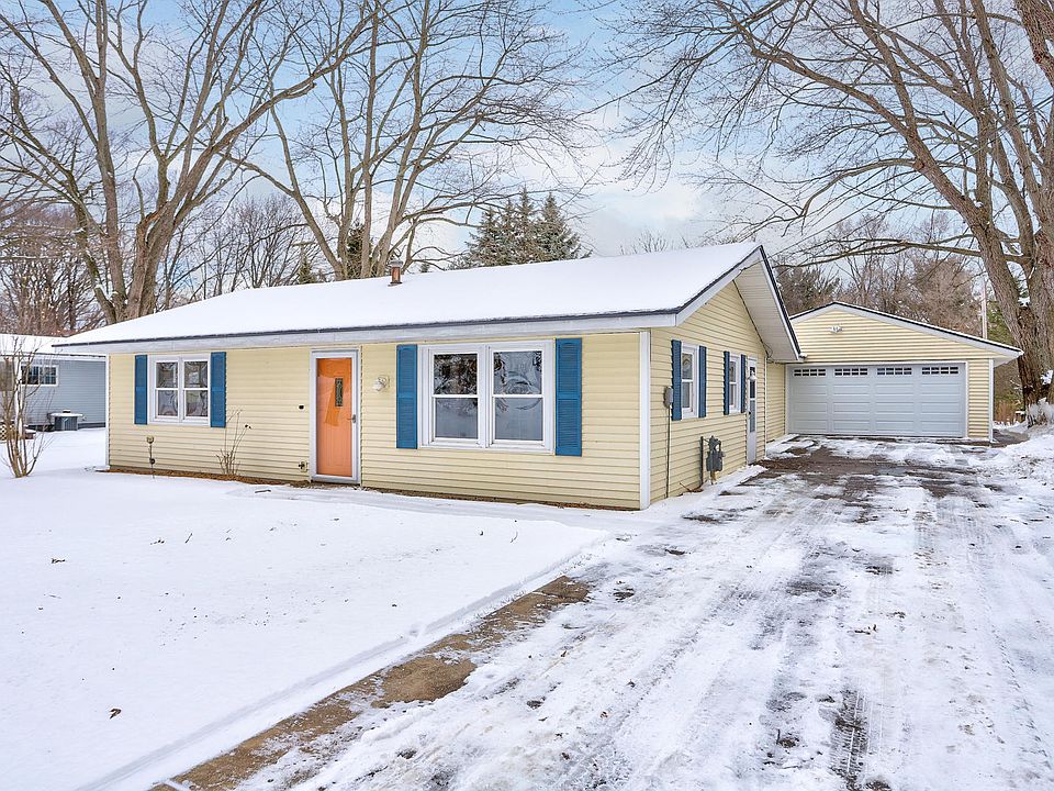 1st image of 151 River Hills Dr