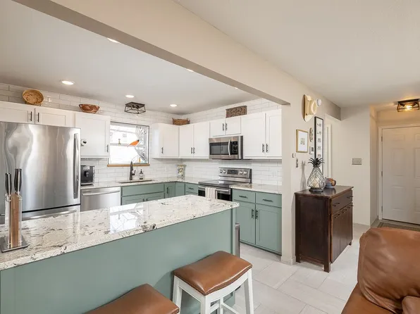 2411 N Bronze Tree Dr, Fayetteville, AR 72703