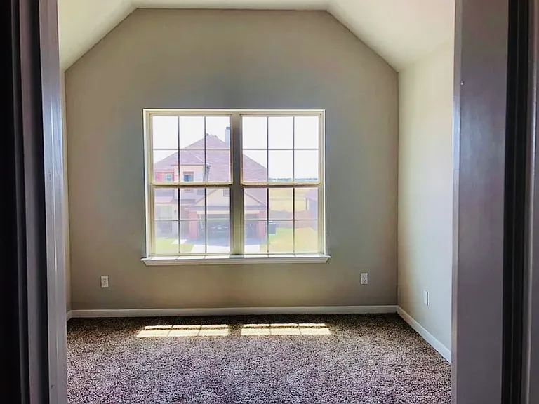 2708 Beutel Rd — Photo 9