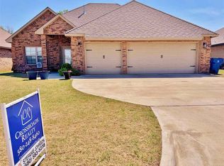 104 NW Elm Ave, Cache, OK 73527