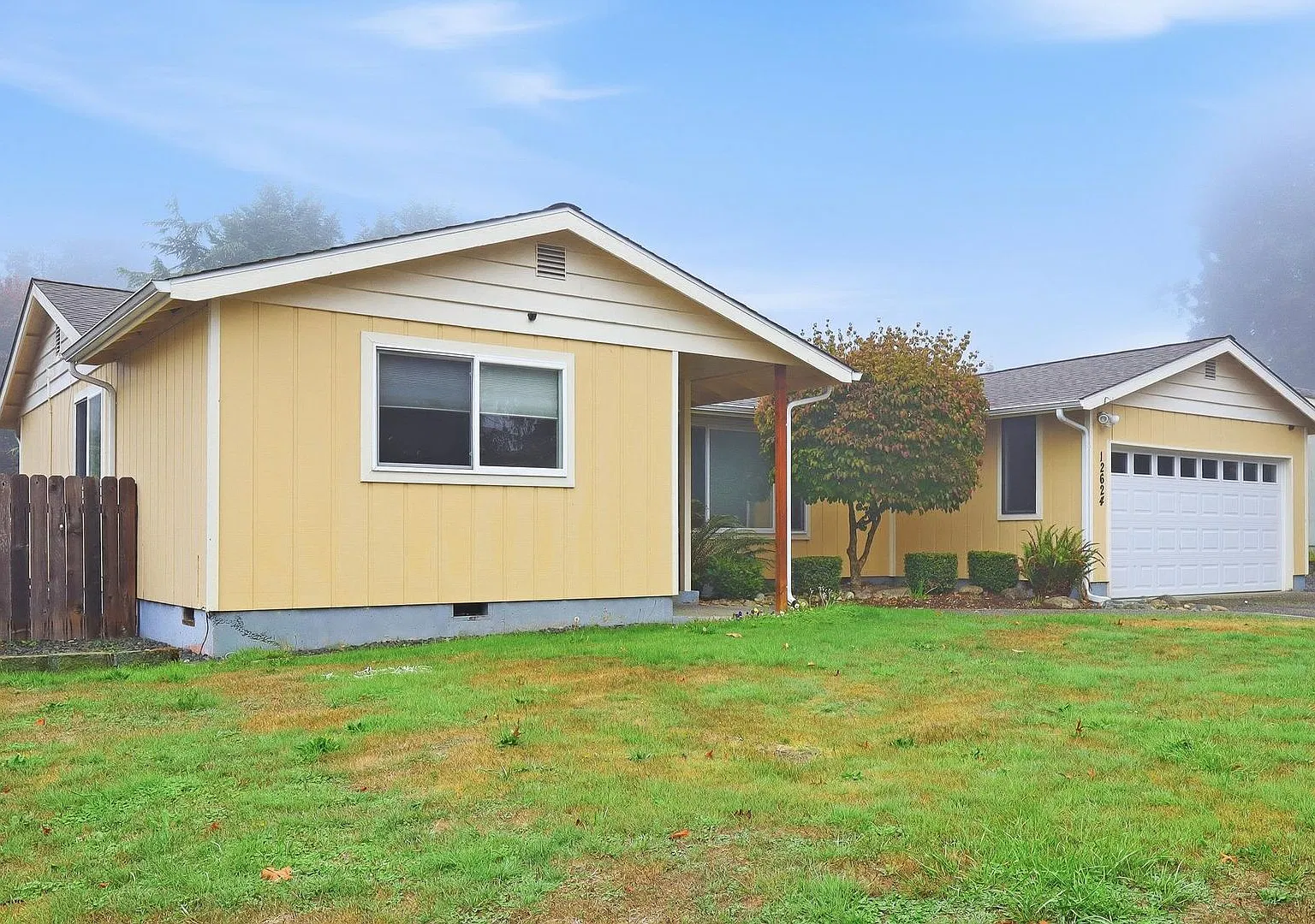 Spacious Puyallup Home with Bonus Room, Patio & Car Garage — Photo 2