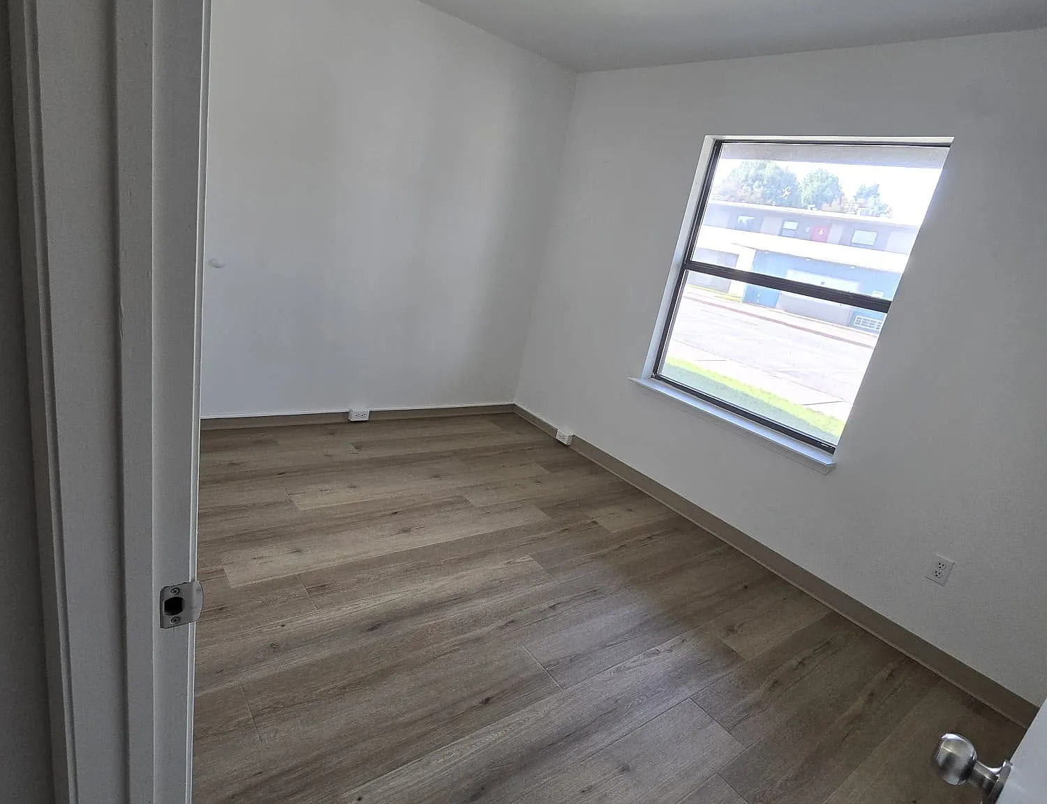 3 bed, 1.5 bath, $900 — Photo 4