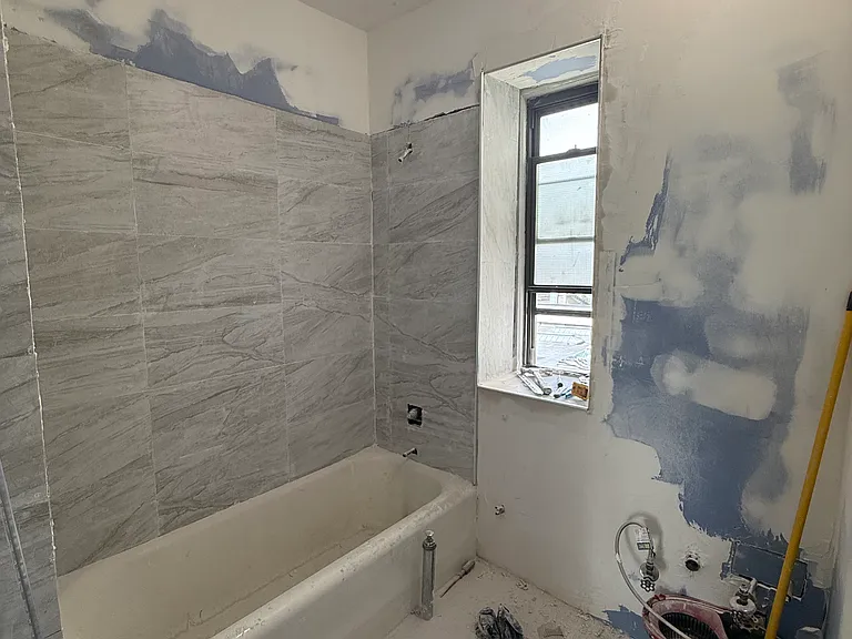 Carpenter Ave — Photo 4