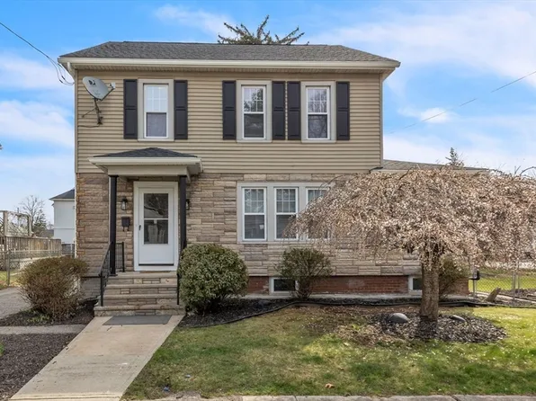 324 Hillside Ave, Holyoke, MA 01040