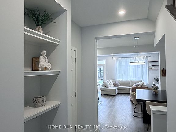 4th image of 219 Billrian Cres