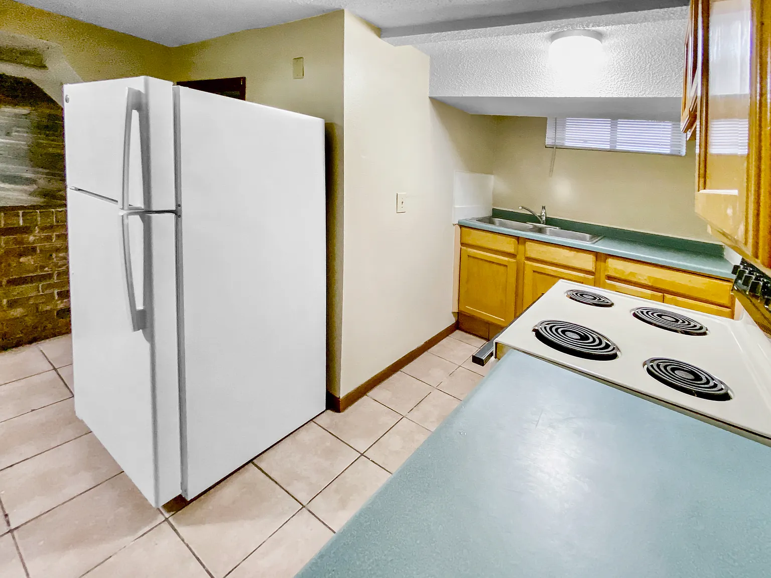 2 bed, 330 sqft, $765 — Photo 2