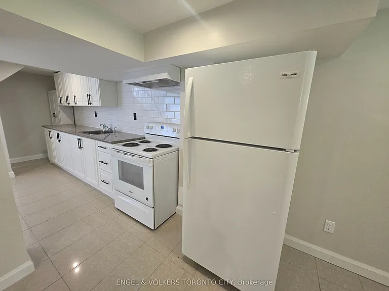 102 Crone Ct #B — Photo 3