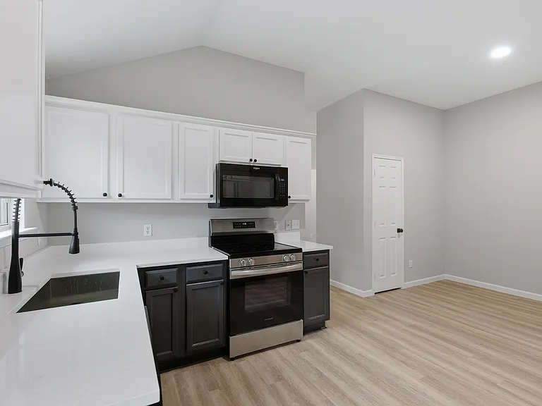 2051 Sunny Side Dr — Photo 17