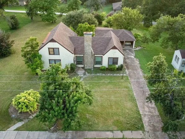 701 N 5th St, Honey Grove, TX 75446