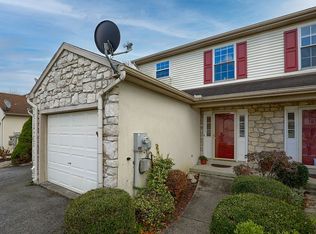 104 Moorland Ct, Lititz, PA 17543