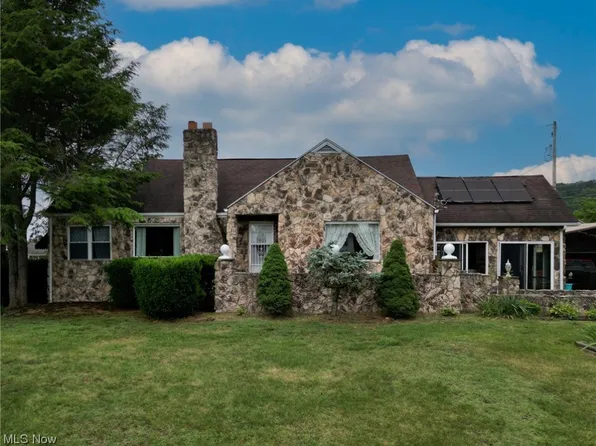 749 Mary St, Belpre, OH 45714