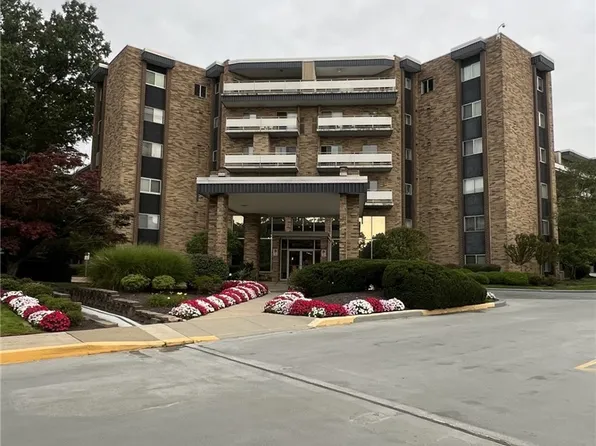2112 Acacia Park Dr APT 124, Lyndhurst, OH 44124