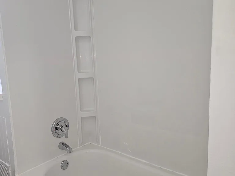3912 Sheridan Rd #1 — Photo 8