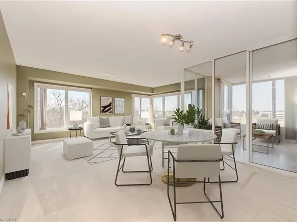 237 King St W #1008, Cambridge, ON N3H 5L2