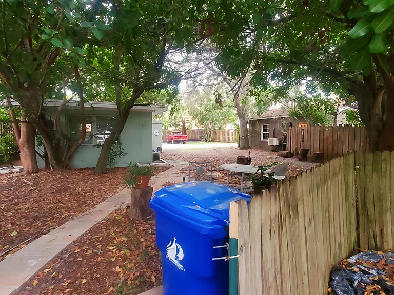 715 SE 14th Ct — Photo 11