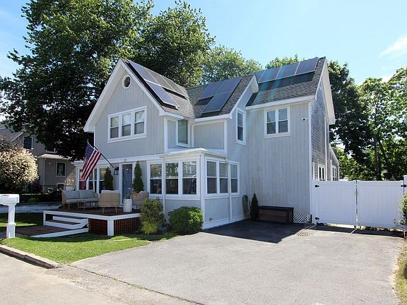 3rd image of 22 Maple St