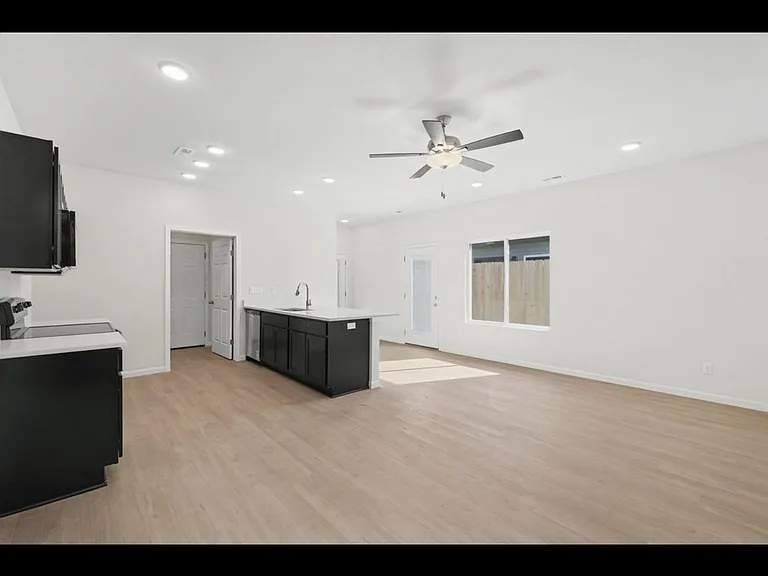 423 S All Hallows St — Photo 4