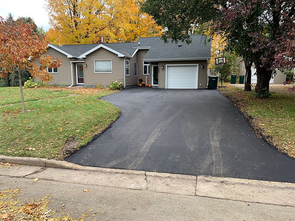 Full view, 2019 driveway