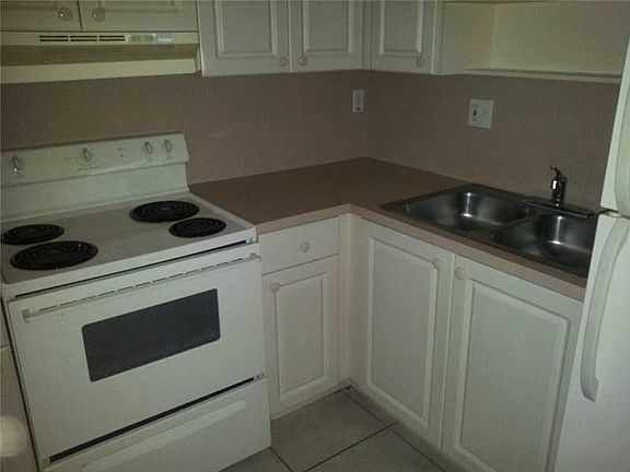 4th image of 3201 W Flagler St APT 206