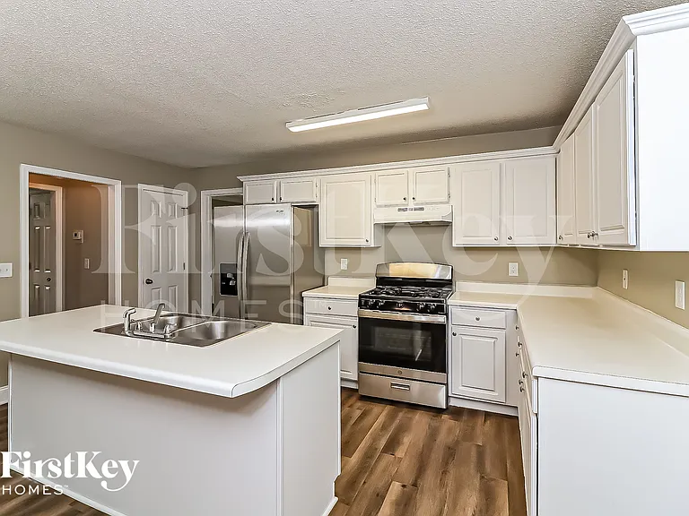 3727 Lockerbie Ln — Photo 8