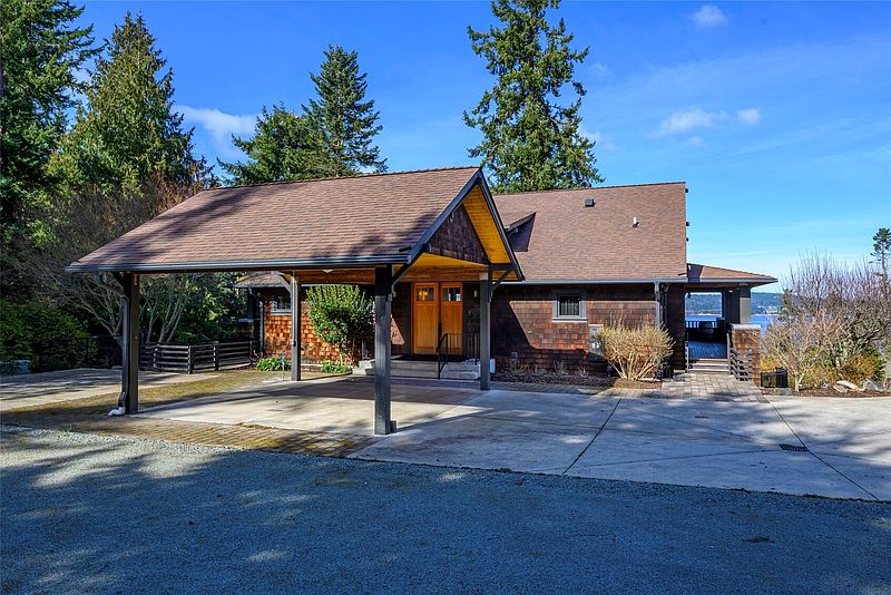 3rd image of 631 Maple Heights Road