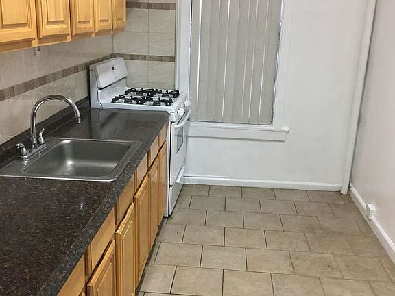 3rd image of 2805 43rd St APT 9