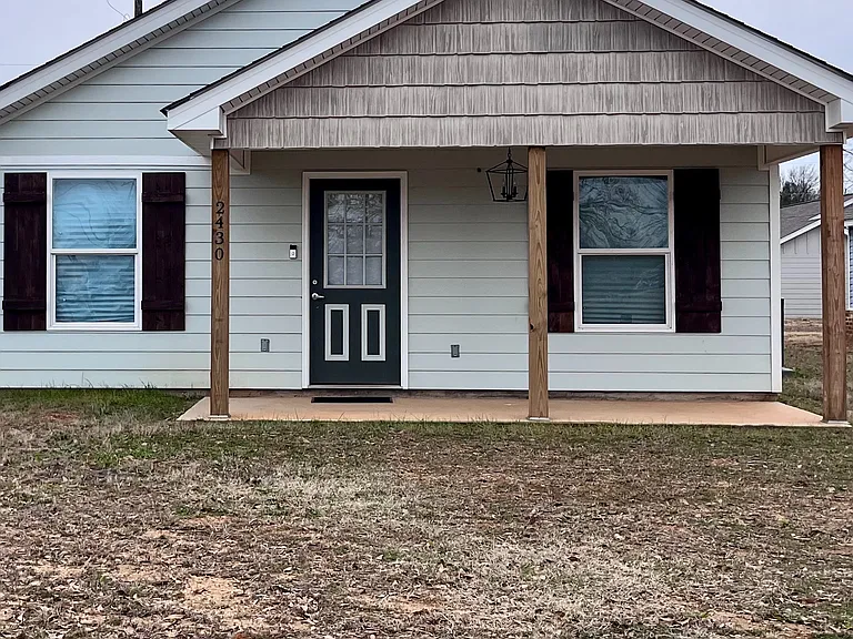 2430 College St — Photo 1