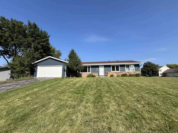 419 Coburn Street, Delavan, WI 53115